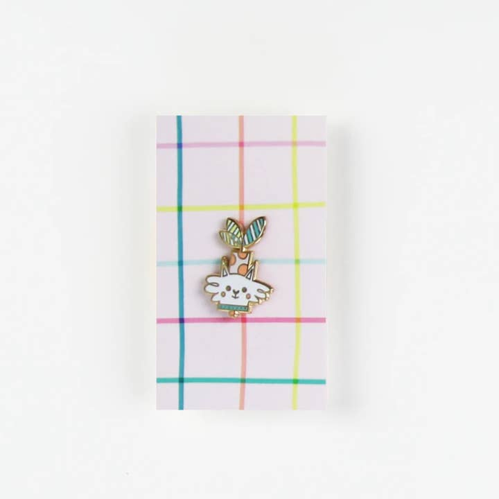 La nostra spilla smaltata da donna con gatto pazzo e pianta per la vendita all'ingrosso da parte di HEYMACA