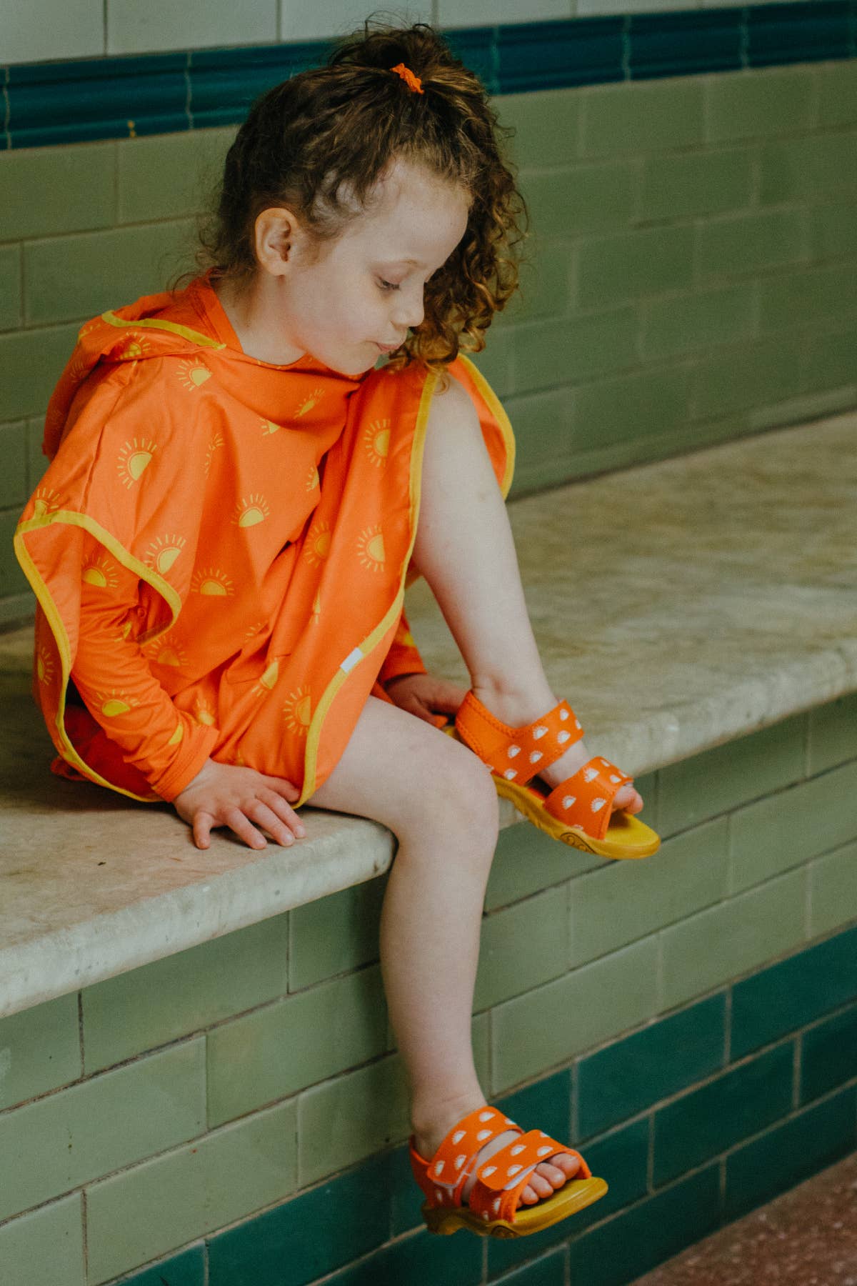 Grass & Air - Wholesale Sandals - Kids - Grass & Air Kids Orange Colour-Changing Sandals10