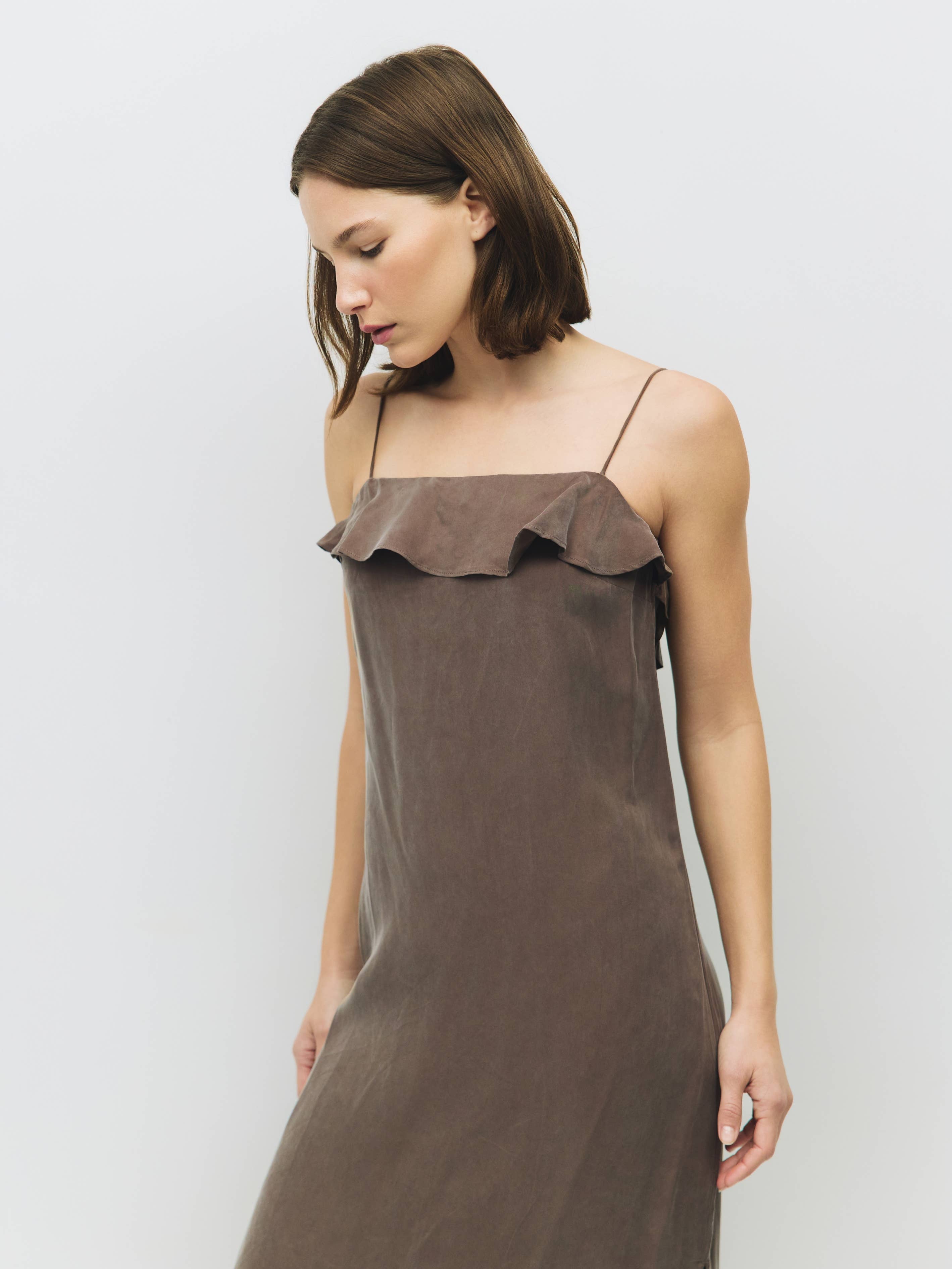 MOD REF - Venta al por mayor Vestido - Mujer - El Vestido Zaire | Vestido Maxi con Volantes de Modal10