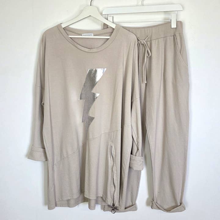 Conjunto de salón con motivo de rayo en estampado plateado brillante (L) para venta al por mayor de Tempest Designs