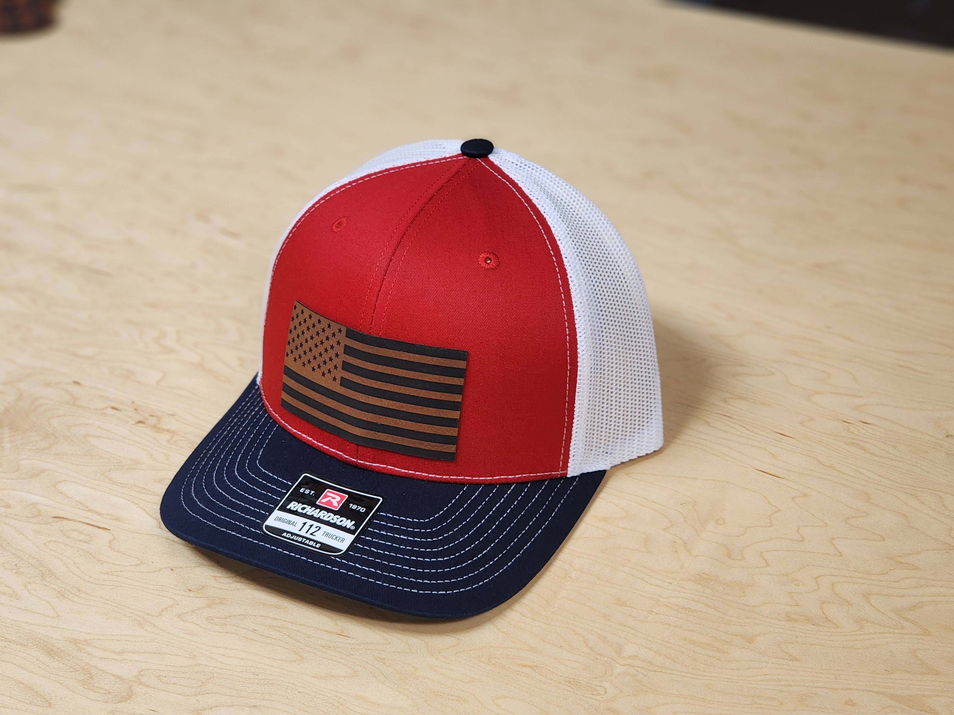 Knot Creatives - Vente Casquette de camionneur – unisexe - Casquette Trucker Richardson 112 - Écusson Drapeau Américain, Rouge, Blanc3