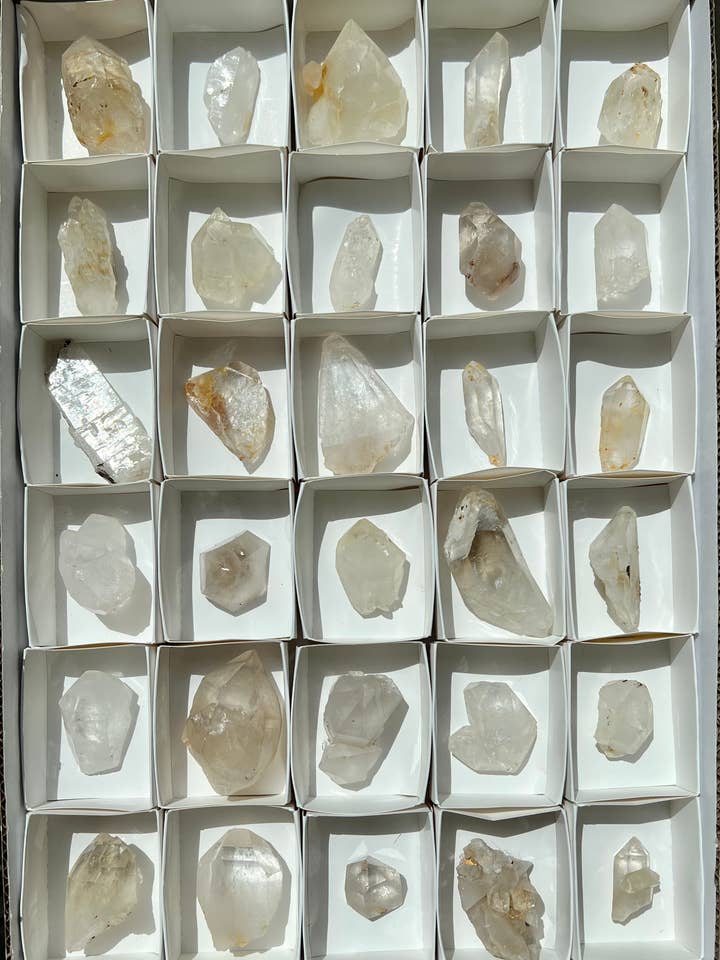 ”Rhombus Pocket” Quartz Crystal Flat B för wholesale av Vugg life