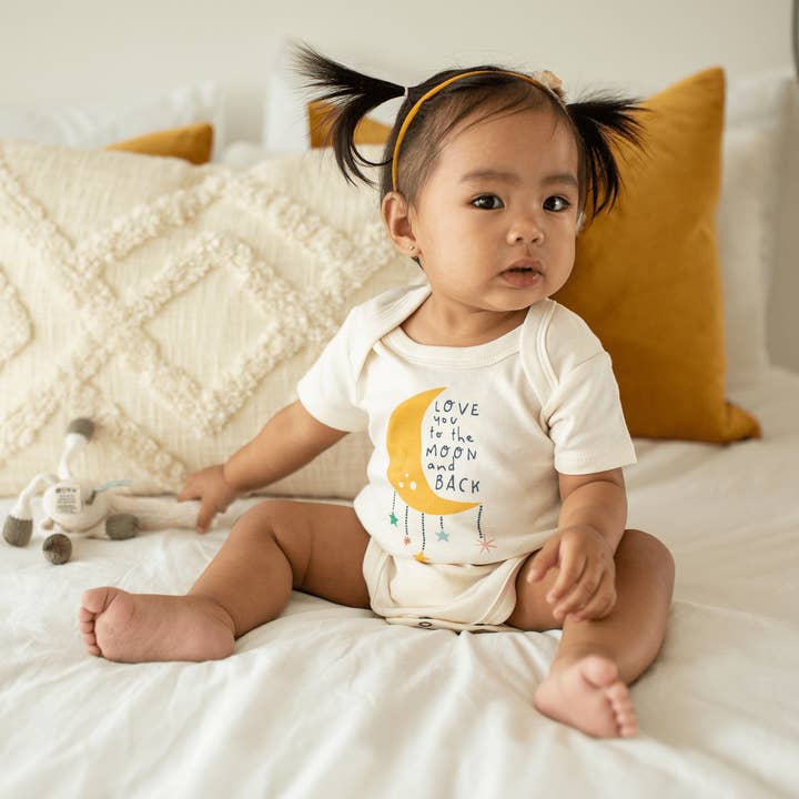 Default baby graphic organic bodysuit | moon and back for wholesale on Faire1