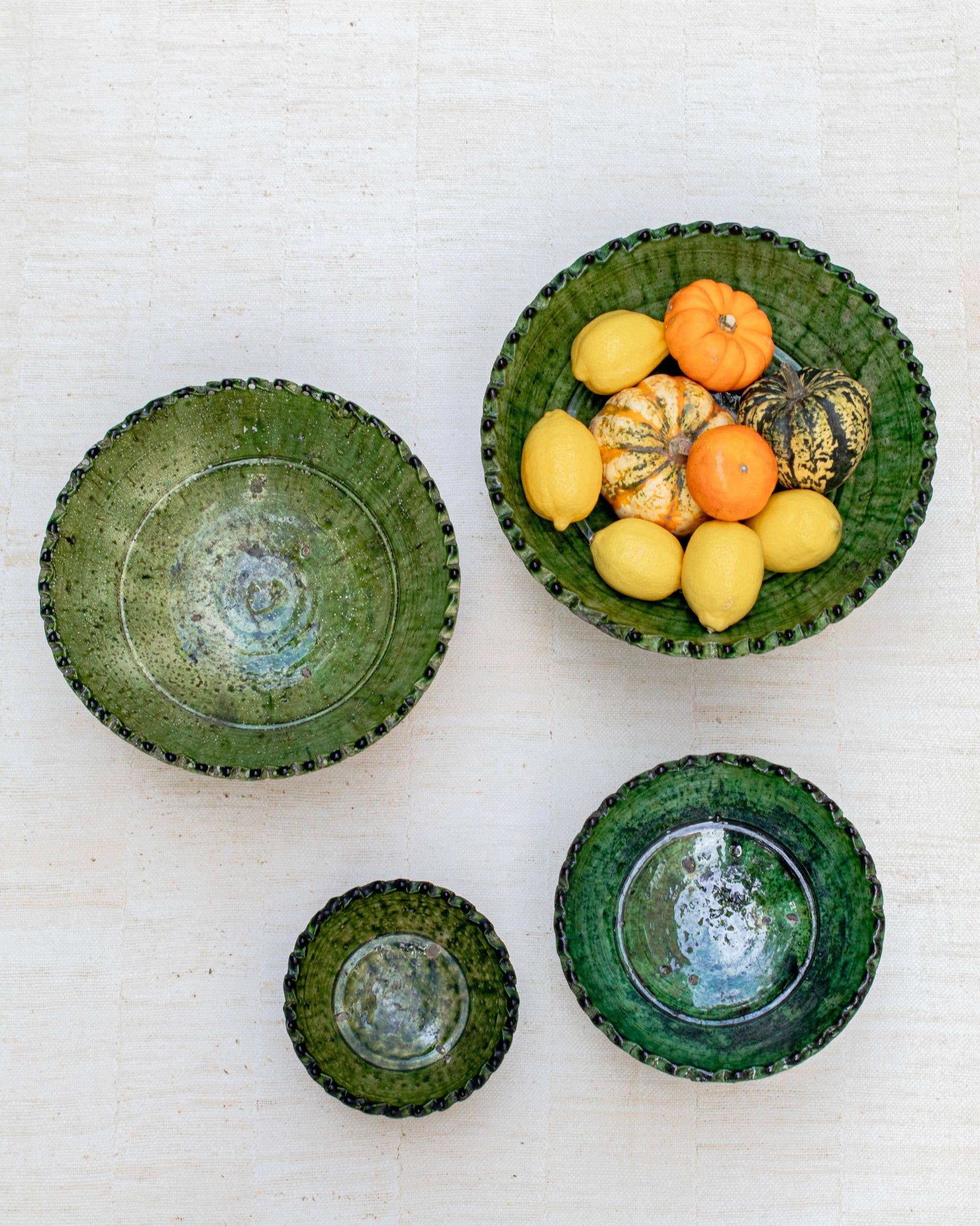 Maison Berber – Prato/tigela decorativa por atacado – Tigela Pedestal com Borda Serrilhada e Esmalte Verde Tamegroute Vintage - 4 Tamanhos8