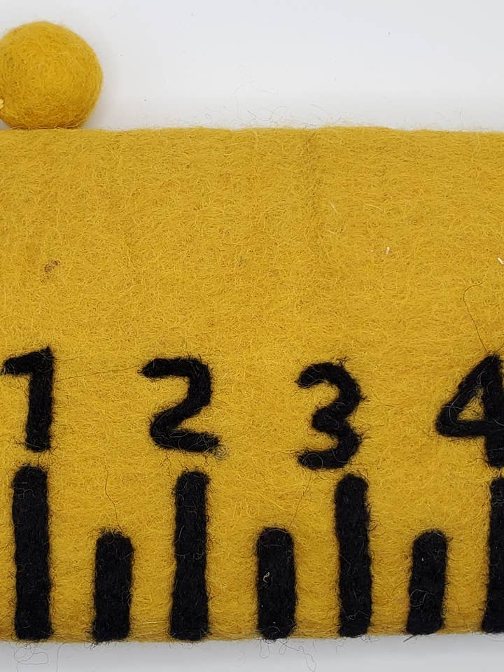 Trousse à crayons en feutre népalais, règle pour la vente par Aitoh Company