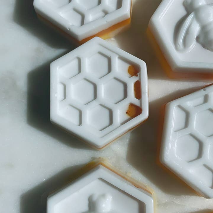 Brownsugarglam Collection – wholesale Bar Soap – Little Bee Bars Turmeric Traveling Soap2