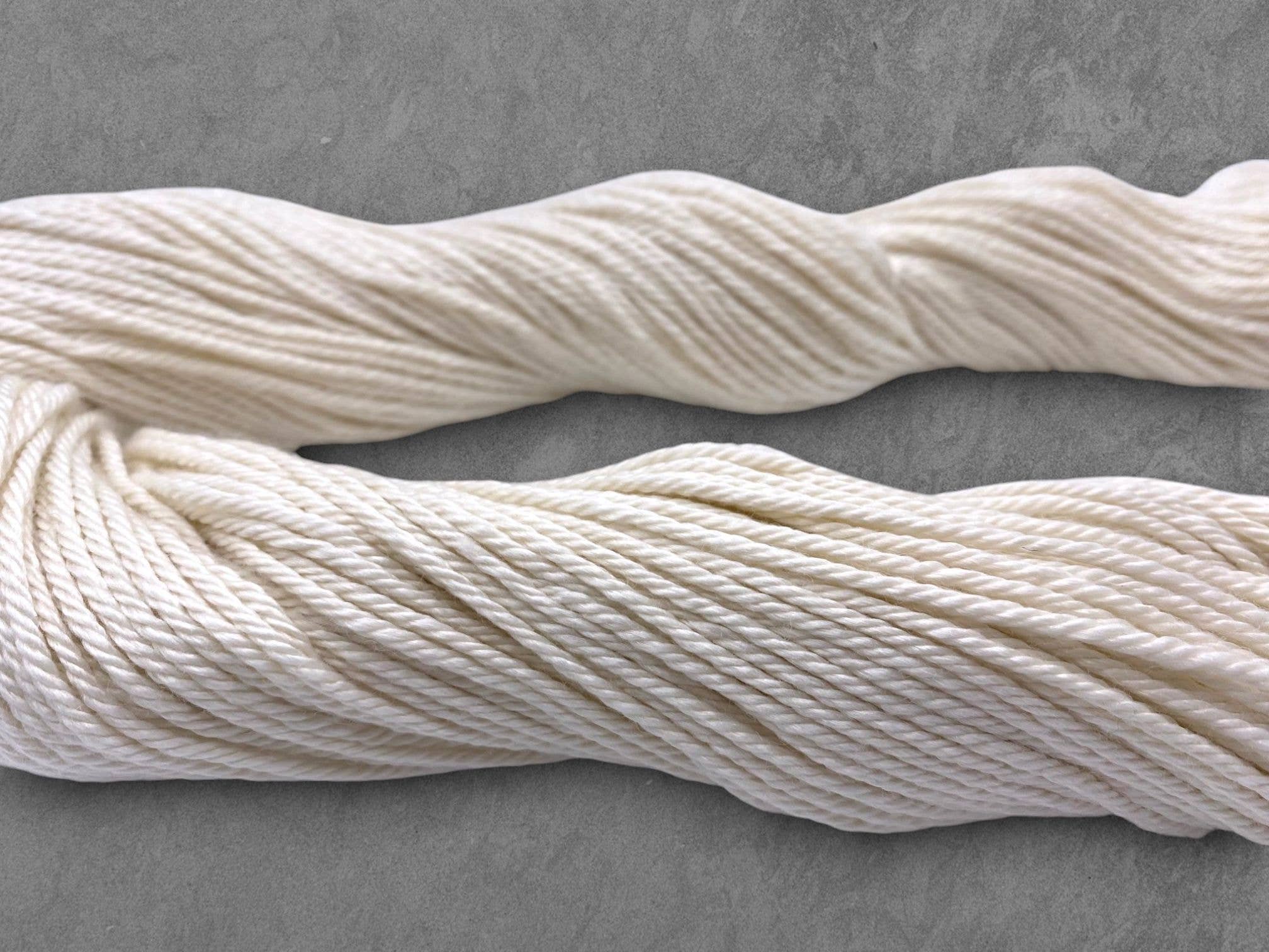 Rooster Undyed Yarns - Vente Fils à tricoter - Fil non teint : fil à tricoter Aran en soie mérinos3