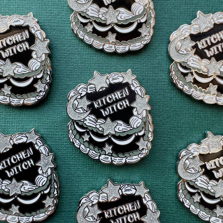 Lady Moon Co.® - Wholesale Lapel Pin/Button - Kitchen Witch Cake Pin