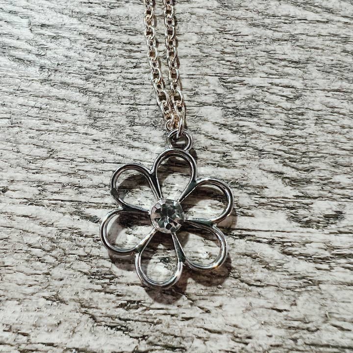 Coastal Collective - Wholesale Pendant/charm necklace - Silver Daisy Necklace2