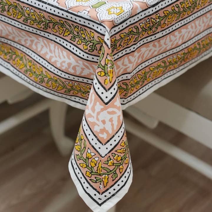 Nappe à Imprimé Classique pour Décoration de Salle à Manger - Jarokha pour la vente par Fabdivine