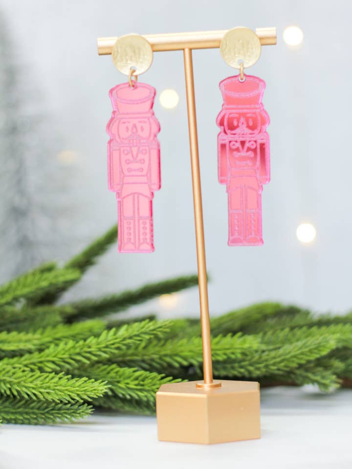 Boucles d'oreilles Casse-Noisette pour la vente par Wondermint Goods