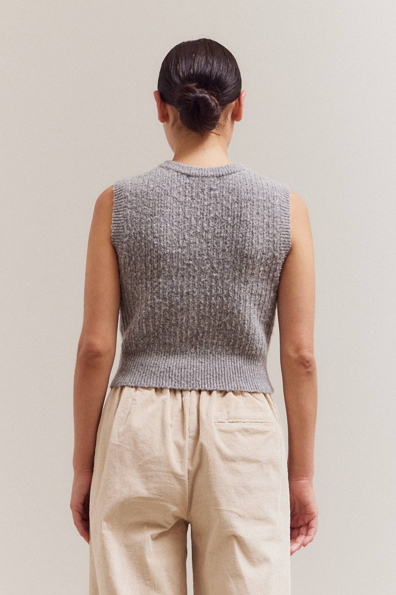 Grade & Gather – Großhandel Strickoberteil – Damen – 42056 - GEFÜTTERTES ÄRMELLOSES HEMD MIT KNÖPFEN10