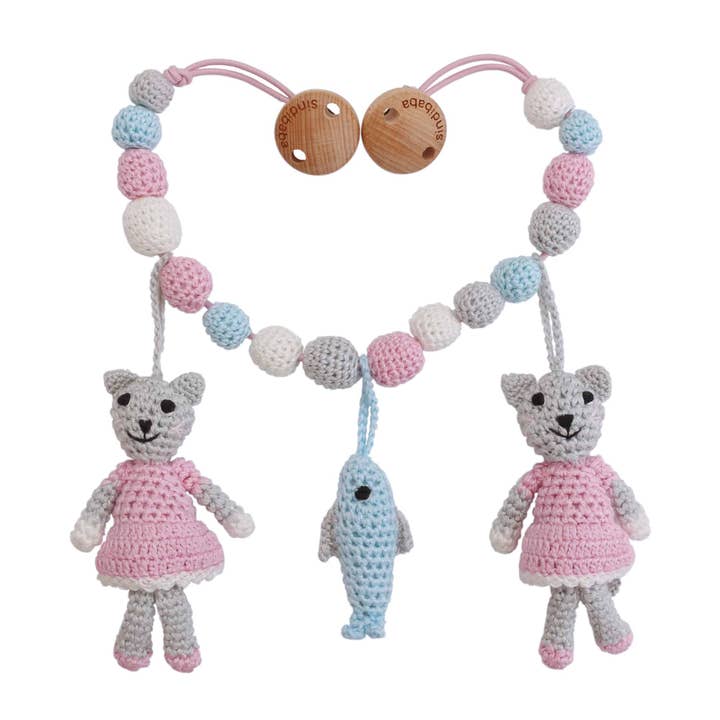 Gehaakte kinderwagenketting kat KITTY in roze voor wholesale door SindiBaba