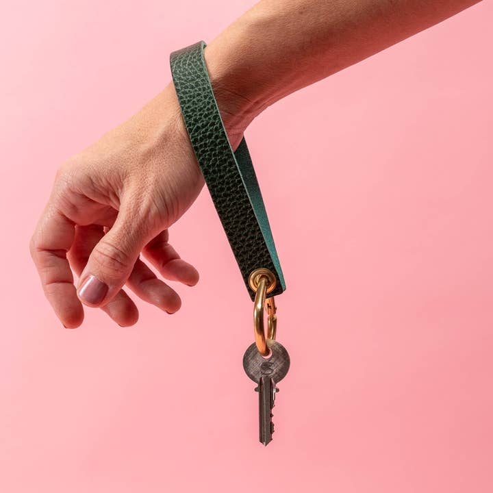 Smaragdgrünes Dollaro-Leder-Handgelenktäschchen für den Großhandel von Avryn Co.