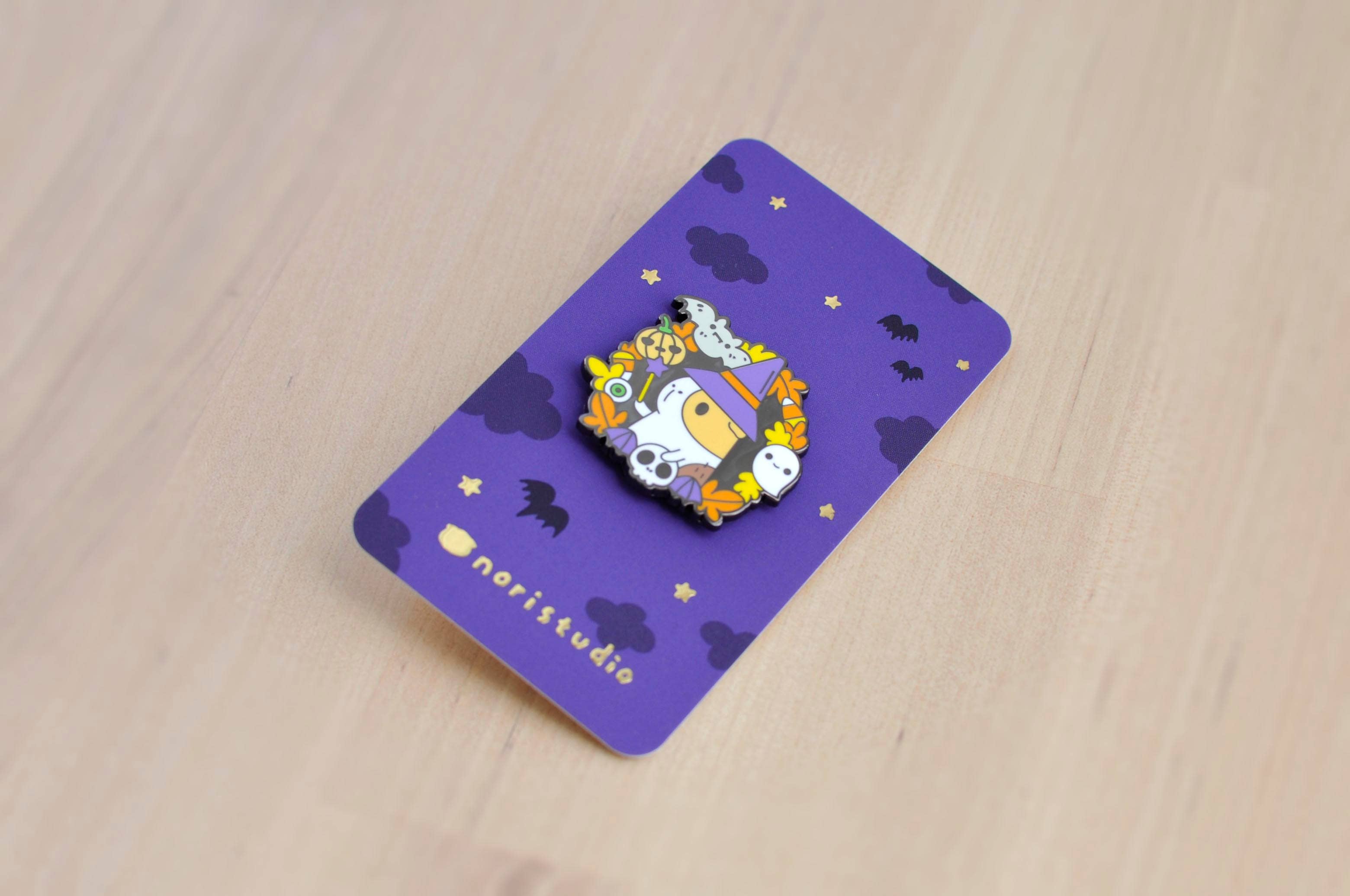 Noristudio – Großhandel Anstecker/Button – Schwarz vernickeltes Meerschweinchen-Halloween-E1