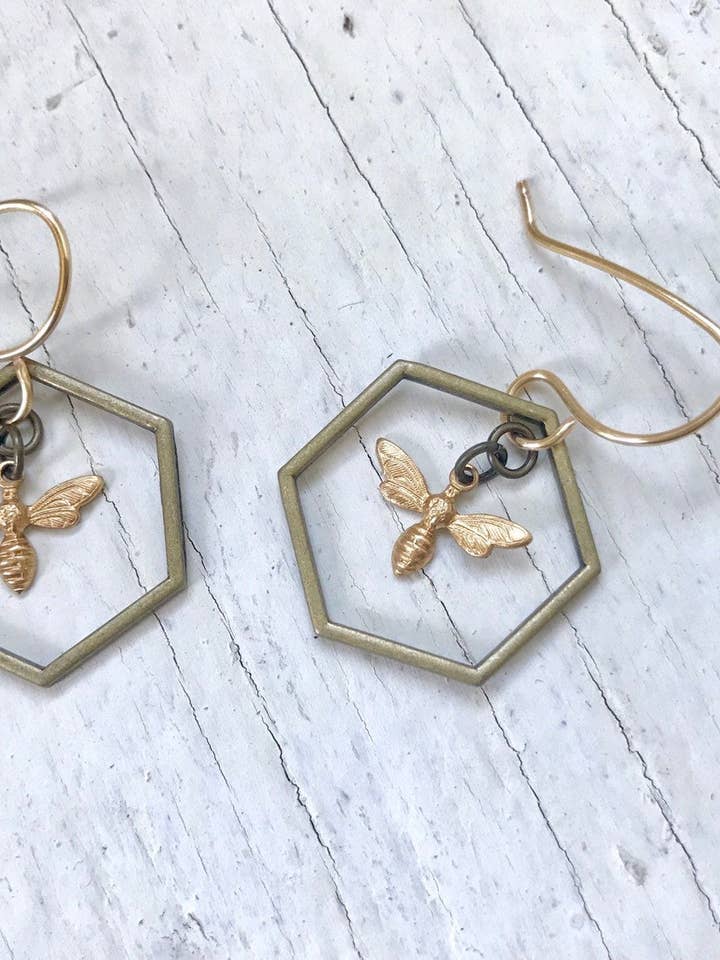 Honigbiene Ohrringe für den Großhandel von Rising Dawn Boutique