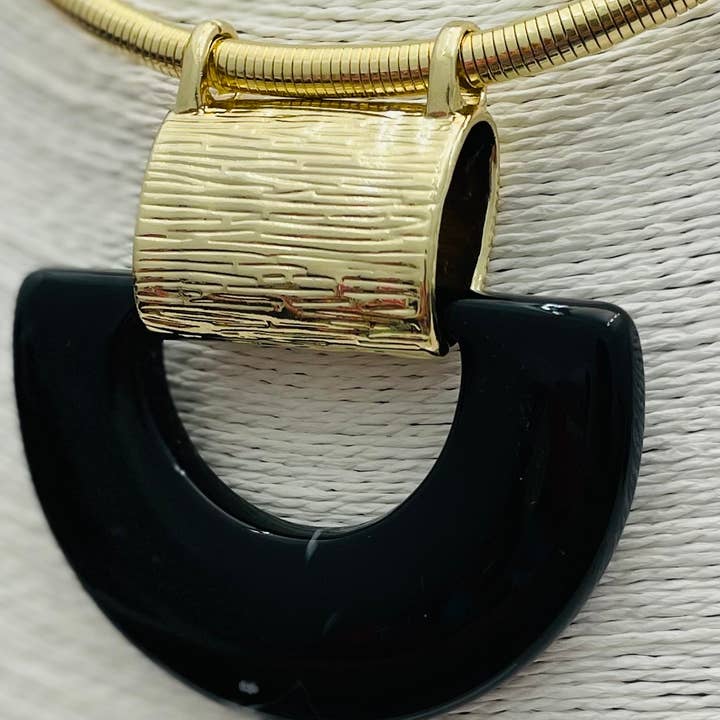 TWO FORTY TWO - Wholesale Choker/Collar - EVERYDAY - Gold Serpentine Collar with Black Pendant (NK123)