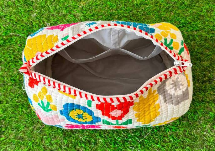 GYPSY STUDIO - Wholesale Makeup/Cosmetic Bag - Colorful Floral Design Printed Cotton Quilted Cosmetic Bags2