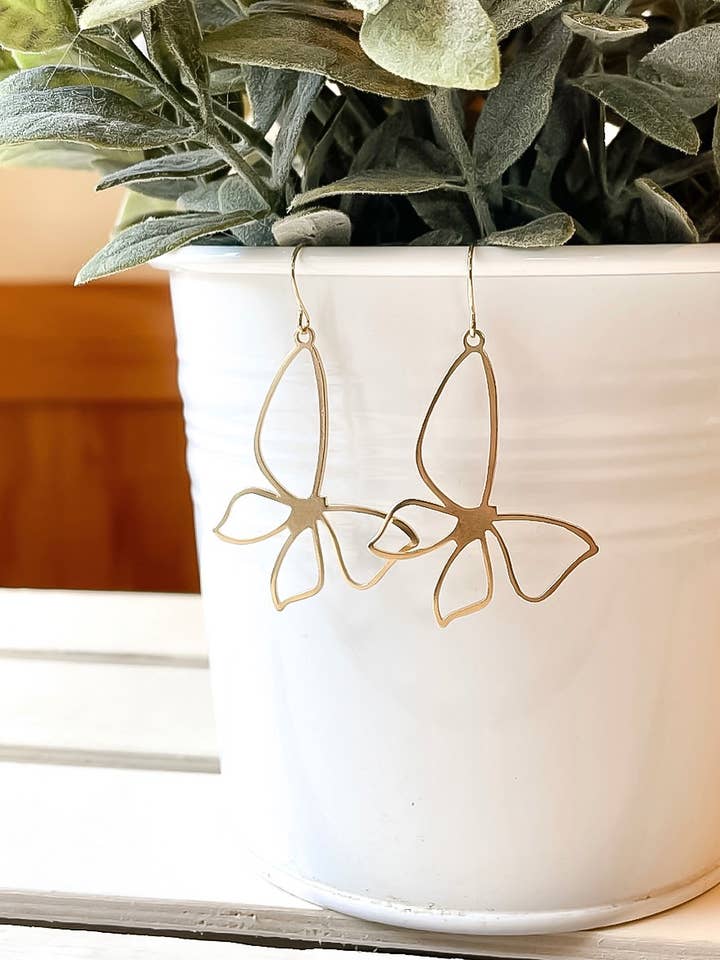 Messing vlinder bengelen voor wholesale door Clover + Coast Designs