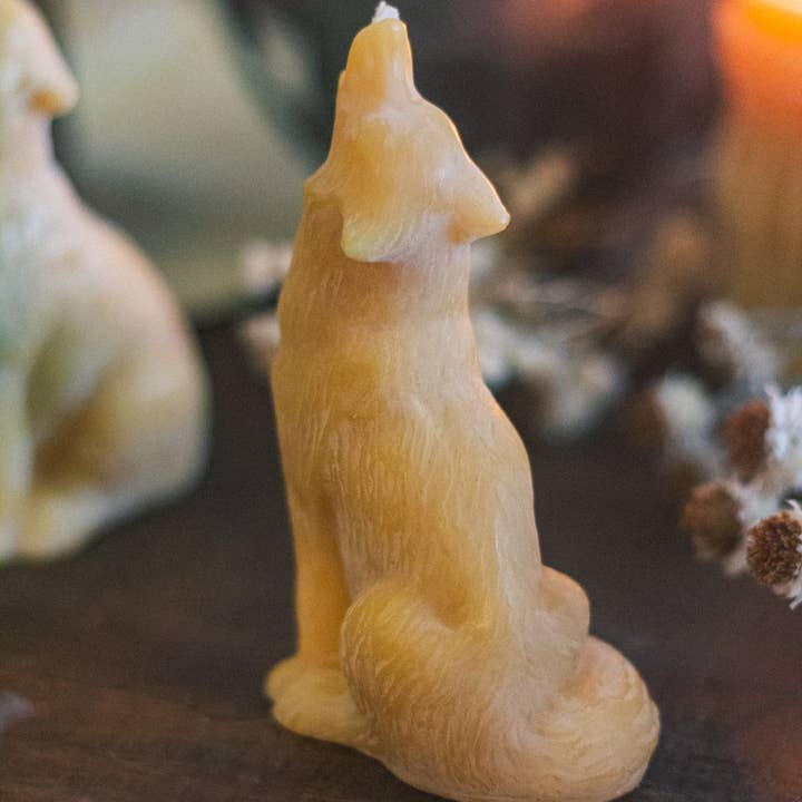 The Ramblin' Bee - Wholesale Novelty Candle - Howling Wolf Beeswax Candle