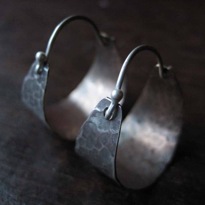 Grandes Boucles d'Oreilles Créoles Argentées pour la vente par Jennifer Kahn Jewelry