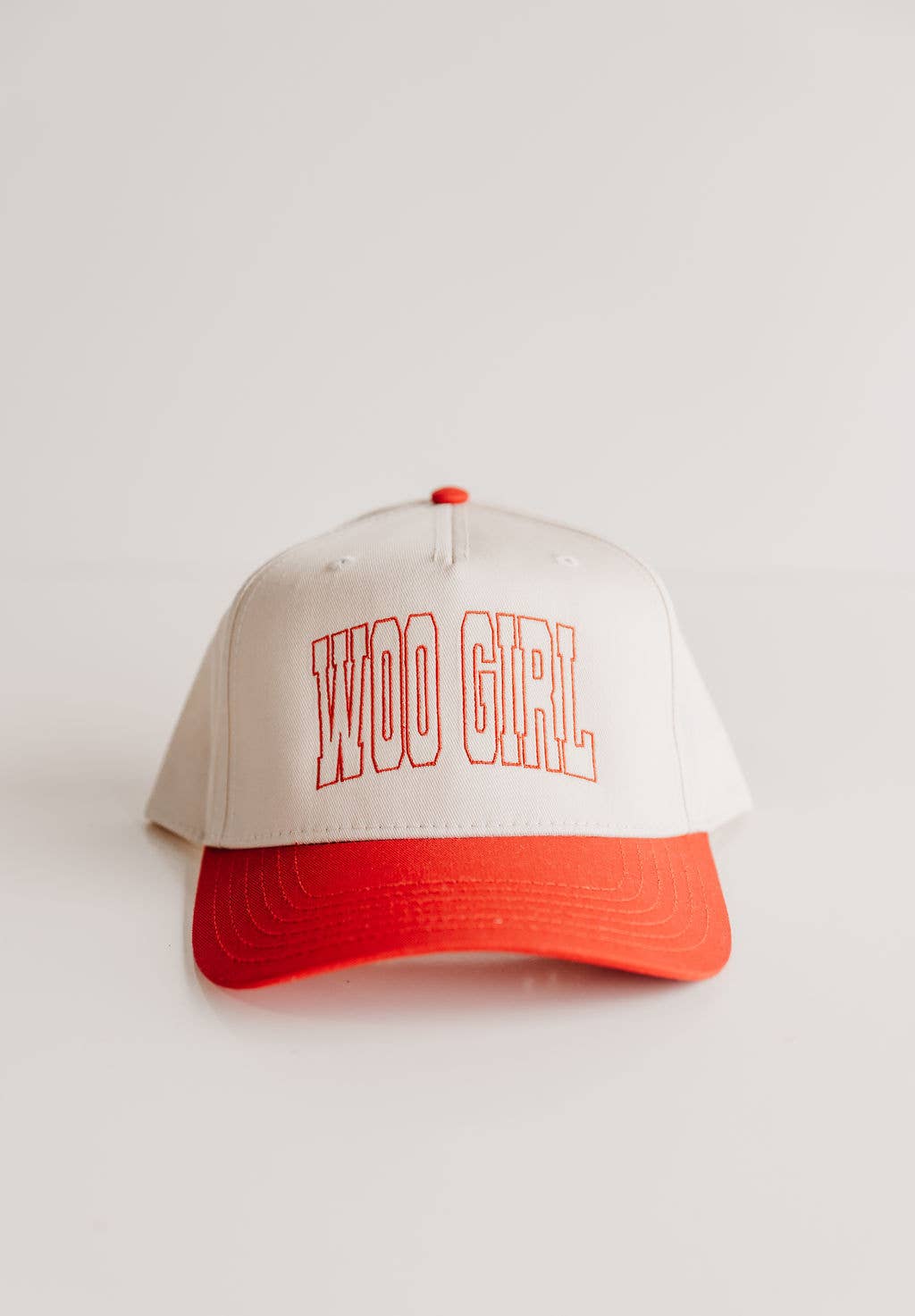 The Babe Co. - Vendita all'ingrosso Cappellino da camionista - Donna - Cappellino da camionista ricamato "Woo Girl Game Day"0