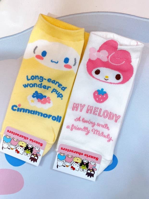 K-Wonderland - Venta al por mayor Calcetines - Mujer - Calcetines de algodón Sanrio con letras - Calcetines Kuromi8