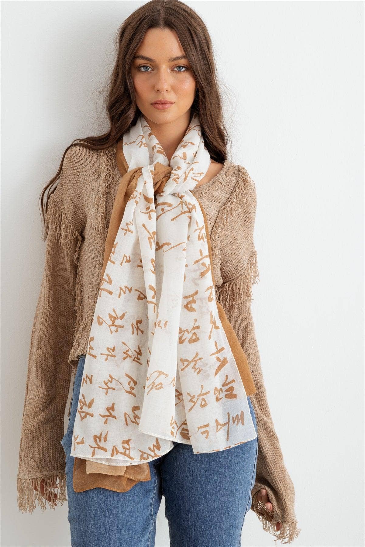 Beige Langer Wickelschal mit einzigartigem Hangul-Design in koreanischen Sprachen für den Großhandel auf Faire4