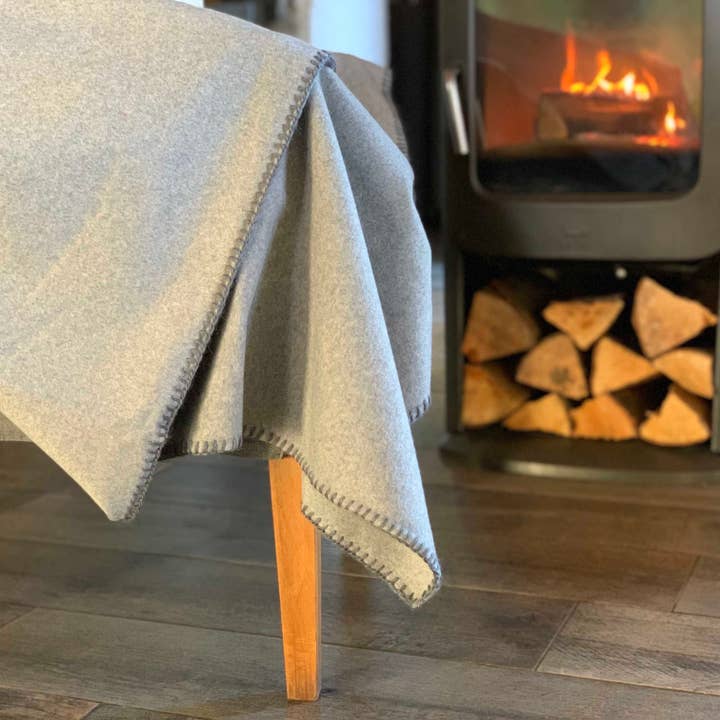 Manta de caxemira pura com bainha de sela, cor fumaça Código 521 por atacado de C.C.&Co.Srl