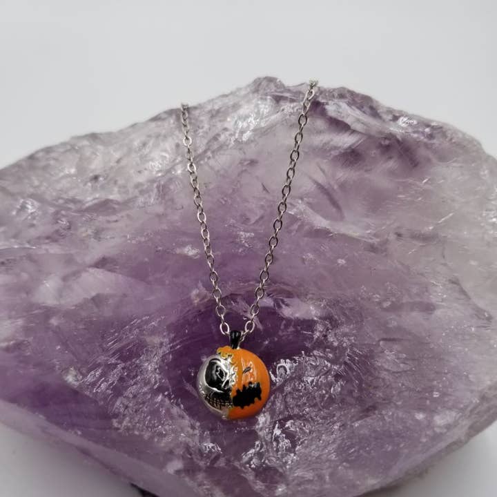 Colar com Pendente de Abóbora e Caveira Gótica - Halloween por atacado de magnolia jewelry