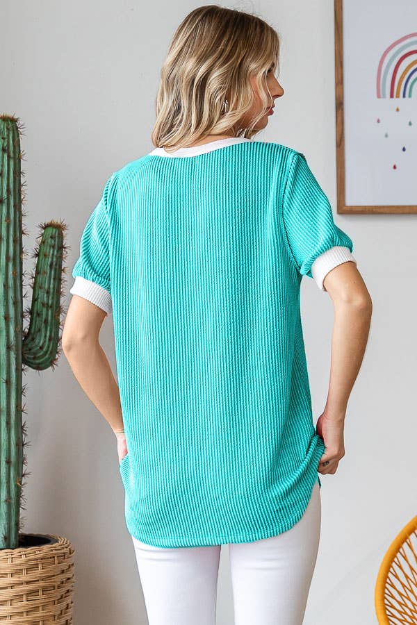 7th Ray - Vendita all'ingrosso Top in maglia - Donna - Top a coste con bottoni a contrasto sul davanti e maniche corte T544913