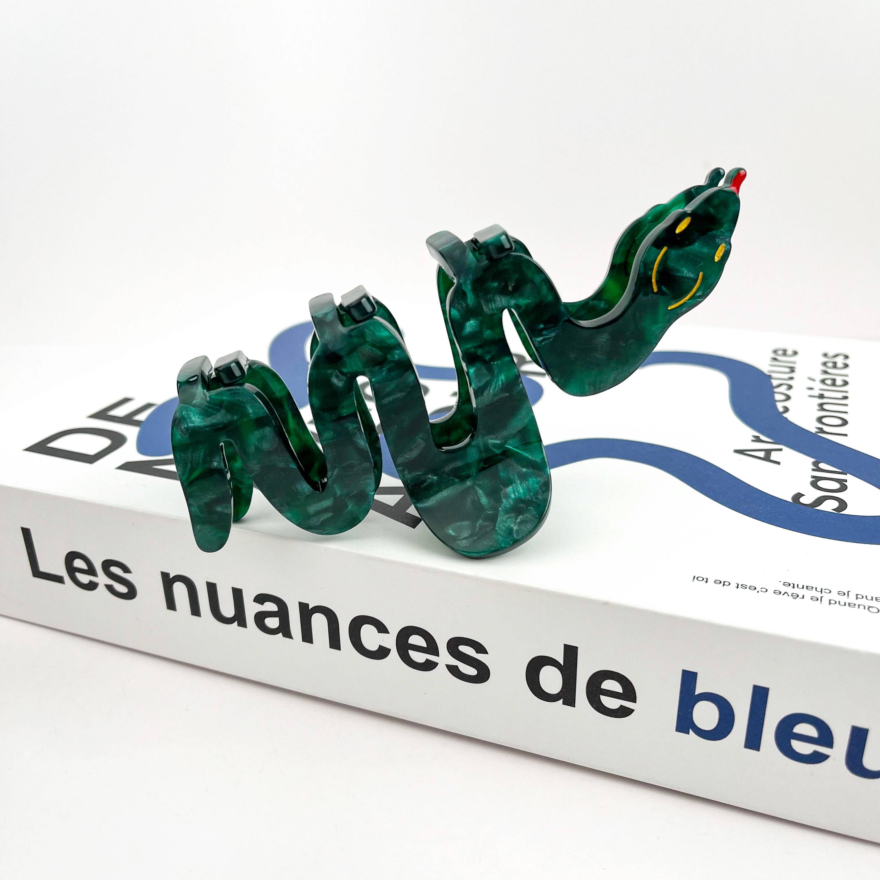 TheDivaSoap - Wholesale Hair Clip - Women's - Green Snake Claw Clip, Reptile-Inspired Hair Accessory2