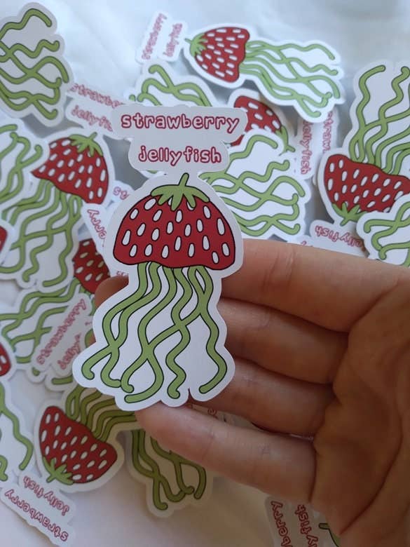 Autocollant à la fraise et aux méduses pour la vente par Art by Irene
