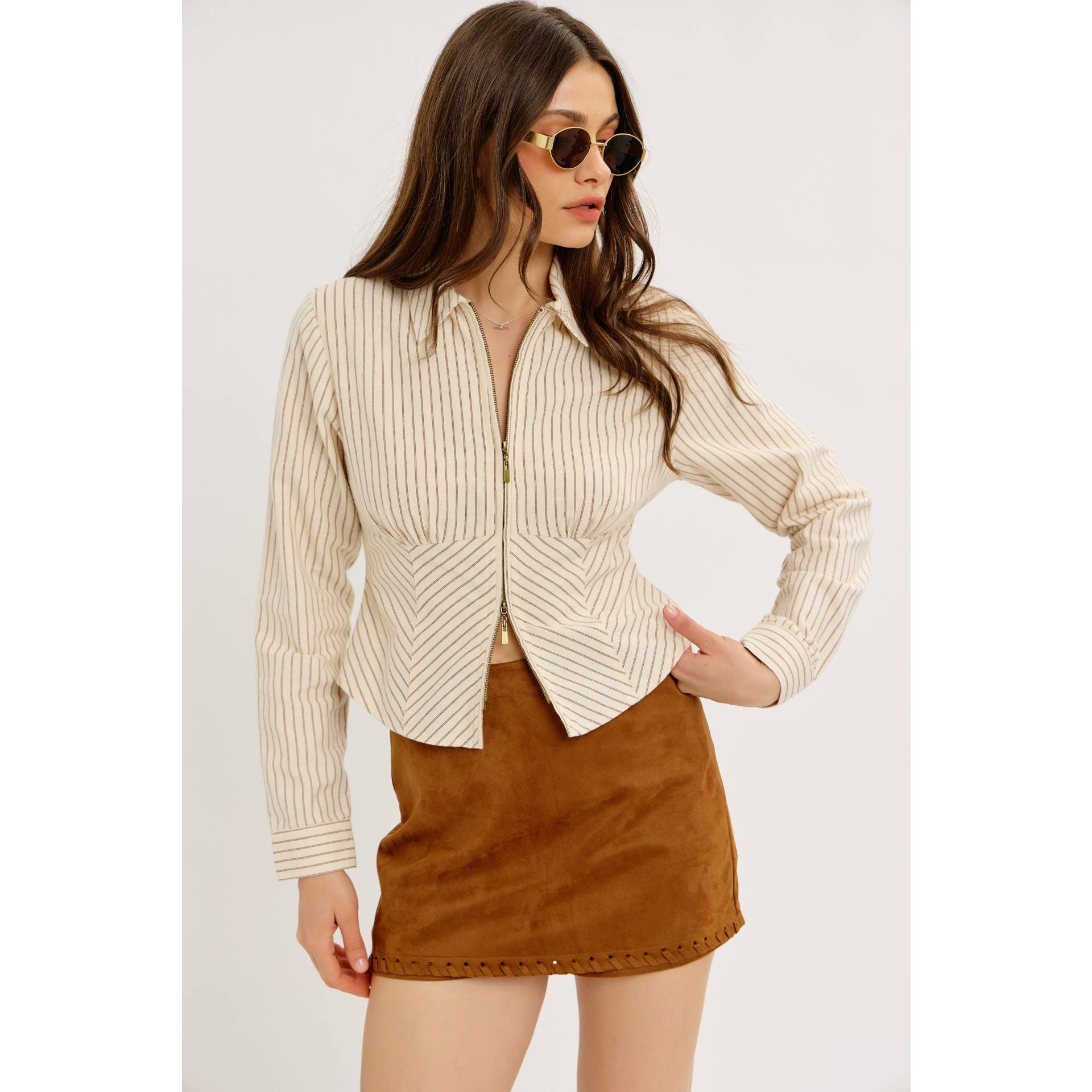 CHAMEAU MINI-JUPE-SHORT EN FAUSSE SUEDE ÉLÉGANTE AVEC OURLET SURPIQUÉ en vente sur Faire6