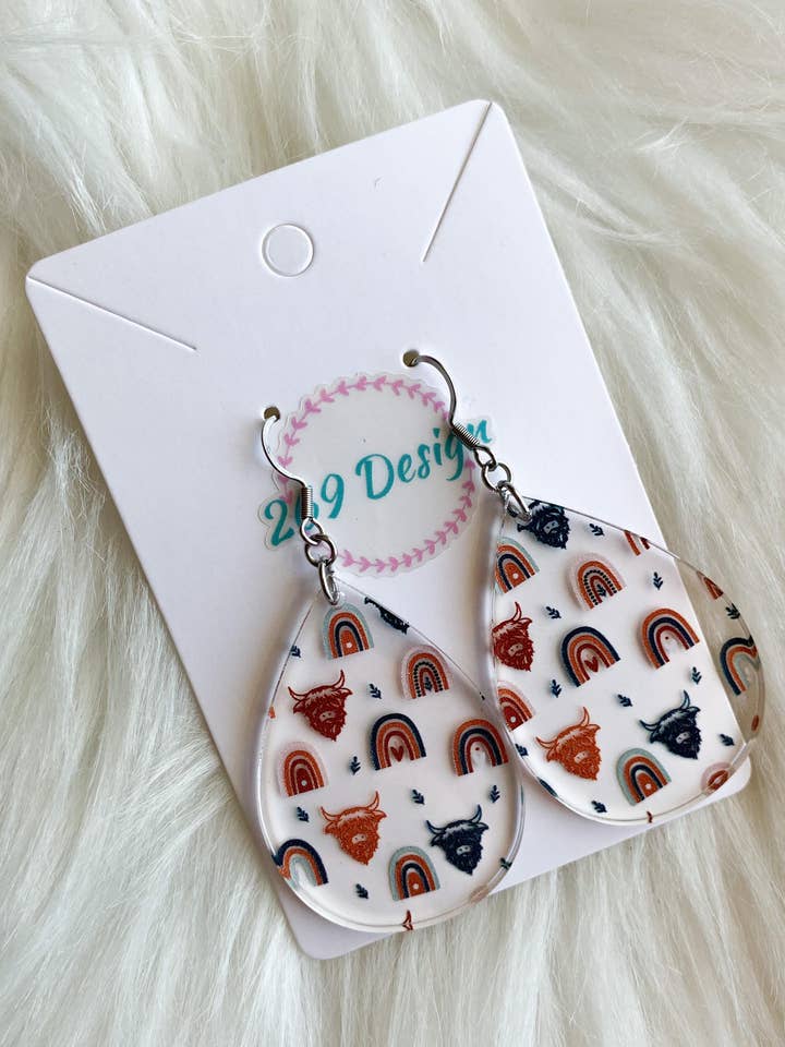 Vache des Highlands et arcs-en-ciel pour la vente par 269 Design