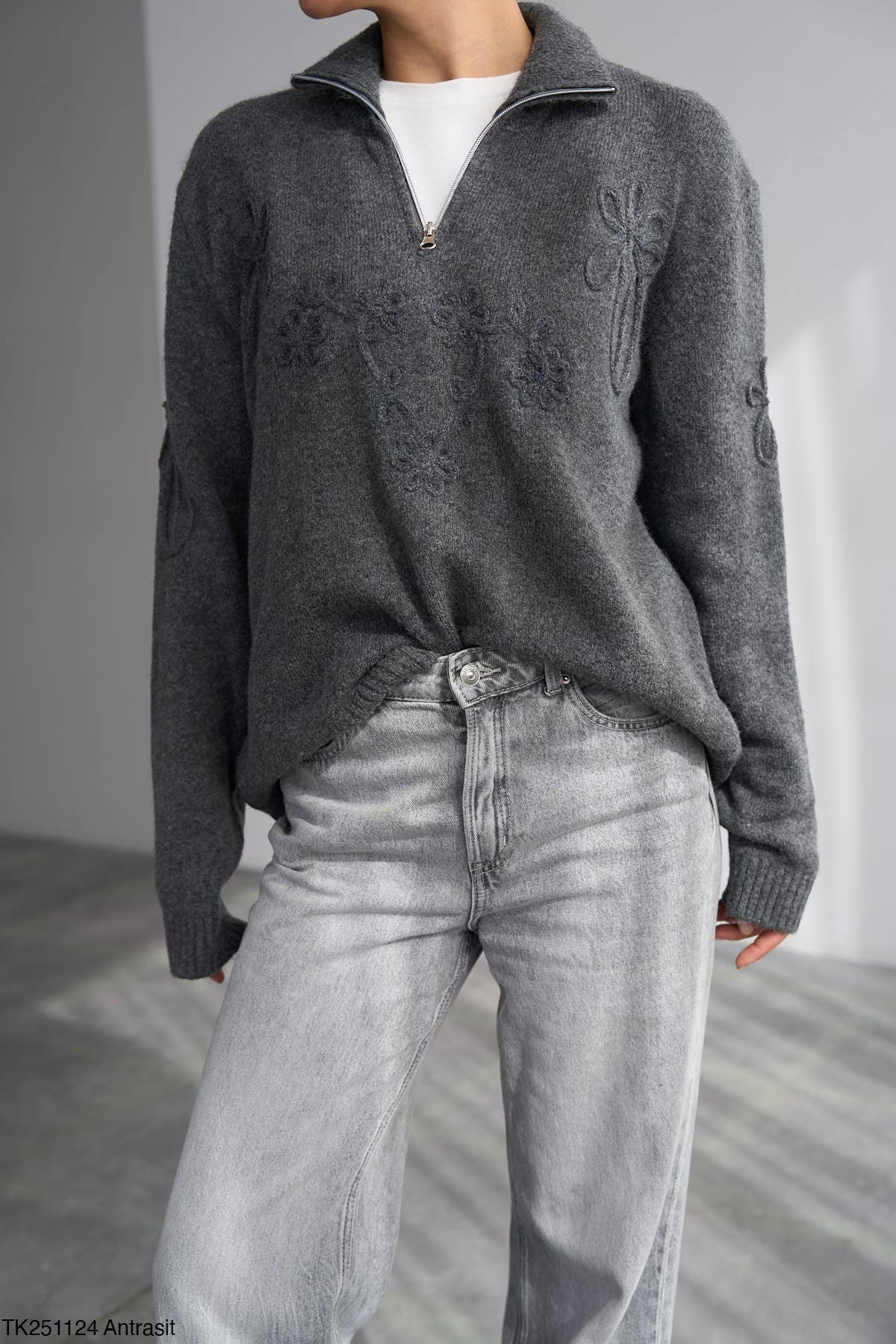 Design company-Fatma Balkir - Vente Pull en maille – femme - Pull à fermeture éclair en tricot pour femmes avec broderie florale.8