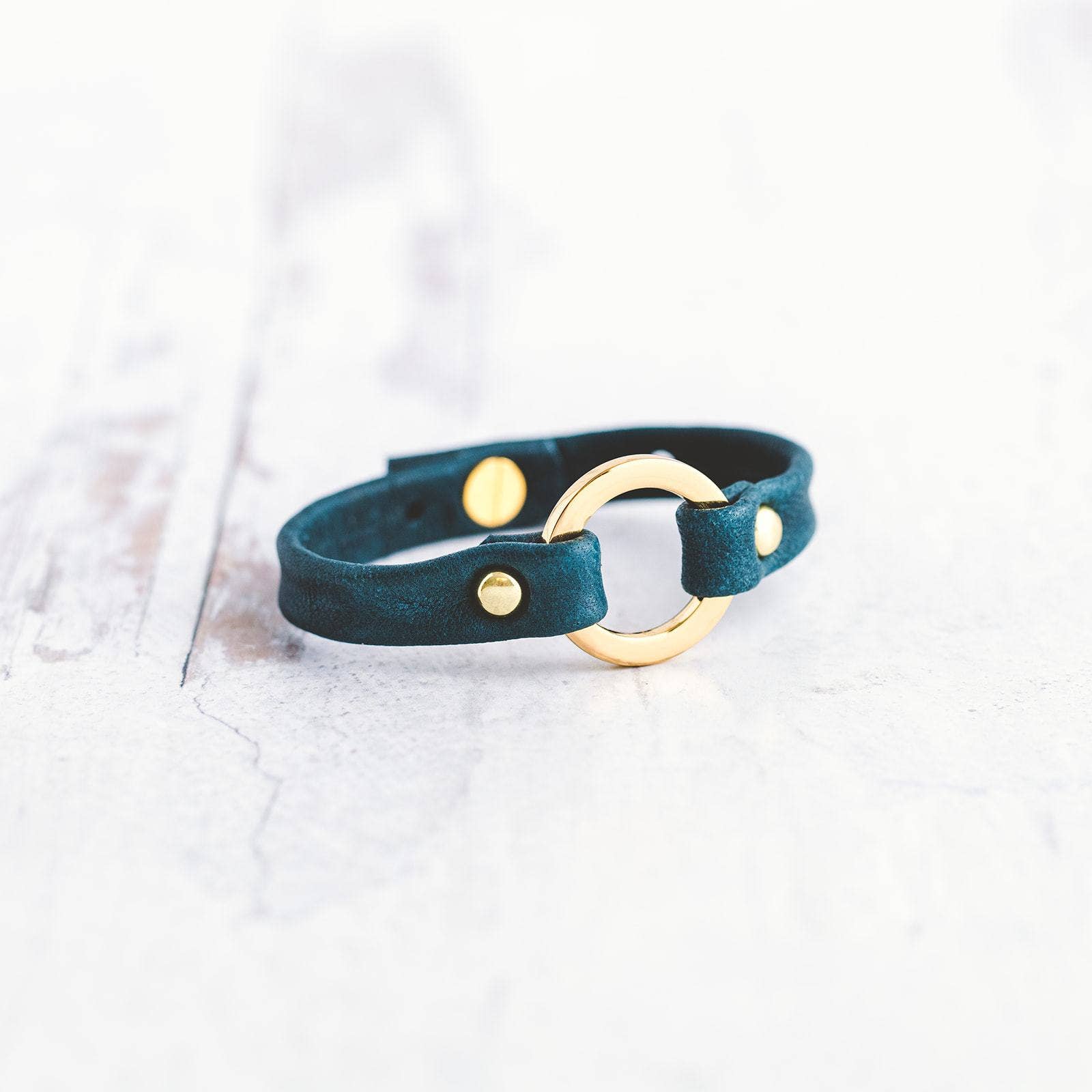 Giving Bracelets - Vente Bracelet jonc - Bracelet en cuir One Love - Doré9