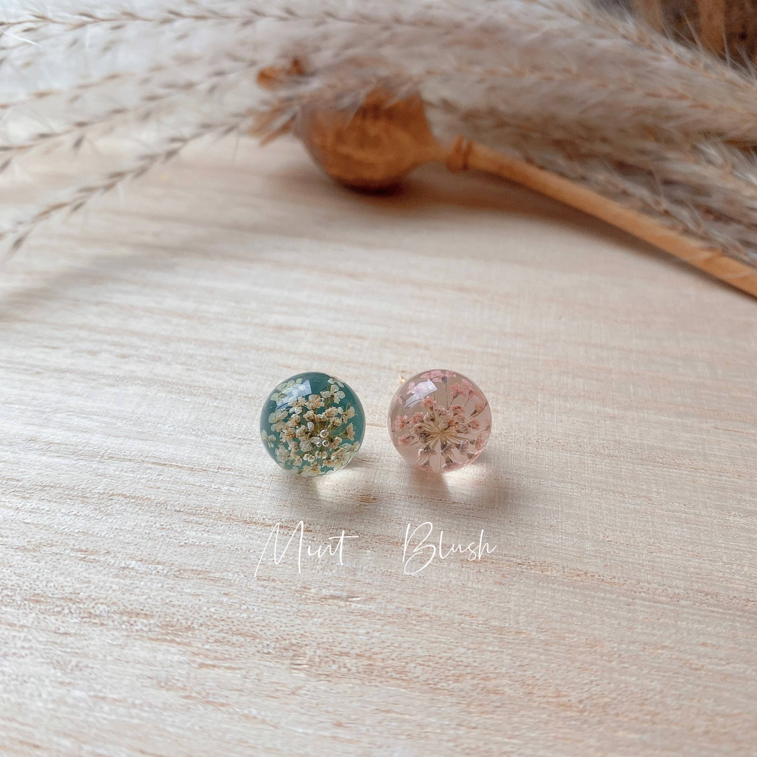 Giggle with Love - Wholesale Stud/Post Earrings - Dried Flower Earrings,floral Resin Stud, Handmade Round Real7