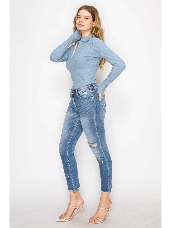 ARTEMIS VINTAGE - Venta al por mayor Vaqueros - Mujer - VAQUEROS AJUSTADOS RECTOS Y ELÁSTICOS DE TALLE MEDIO CON DOBLADILLO DESHILACHADO5