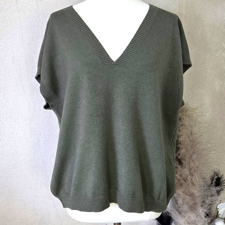 Tempest Designs – wholesale Knit top – Women's – Viscose mix knitted tank top with V-neck3