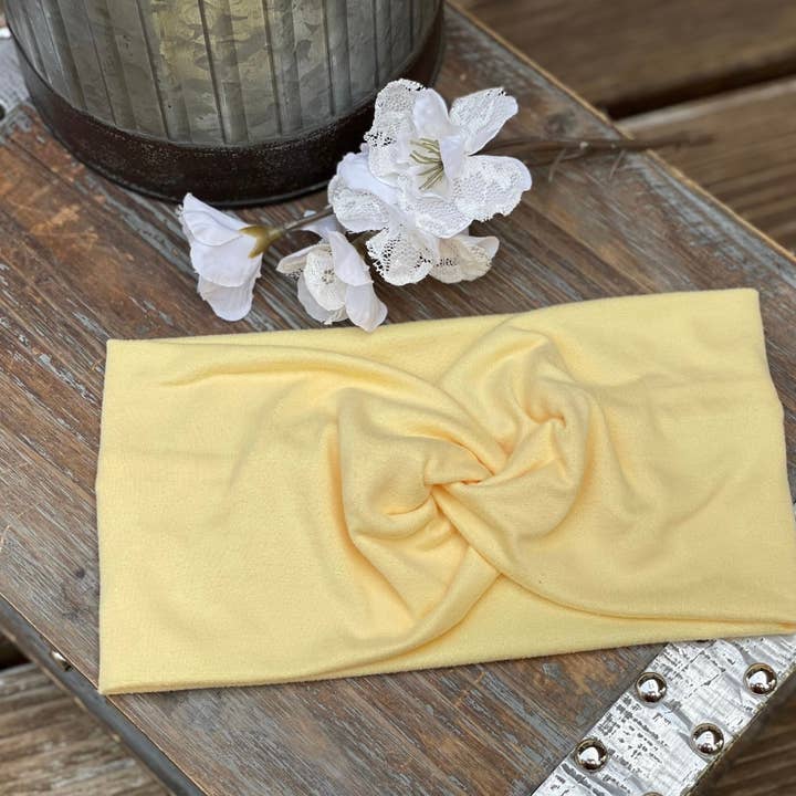 Bandeau large torsadé jaune banane pour femme pour la vente par PrettyINLeopard