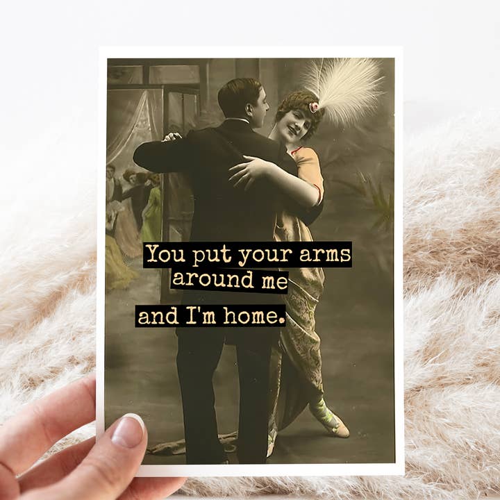 Carte de vœux. Tu m'entoures de tes bras... Amour. pour la vente par Raven's Rest Studio