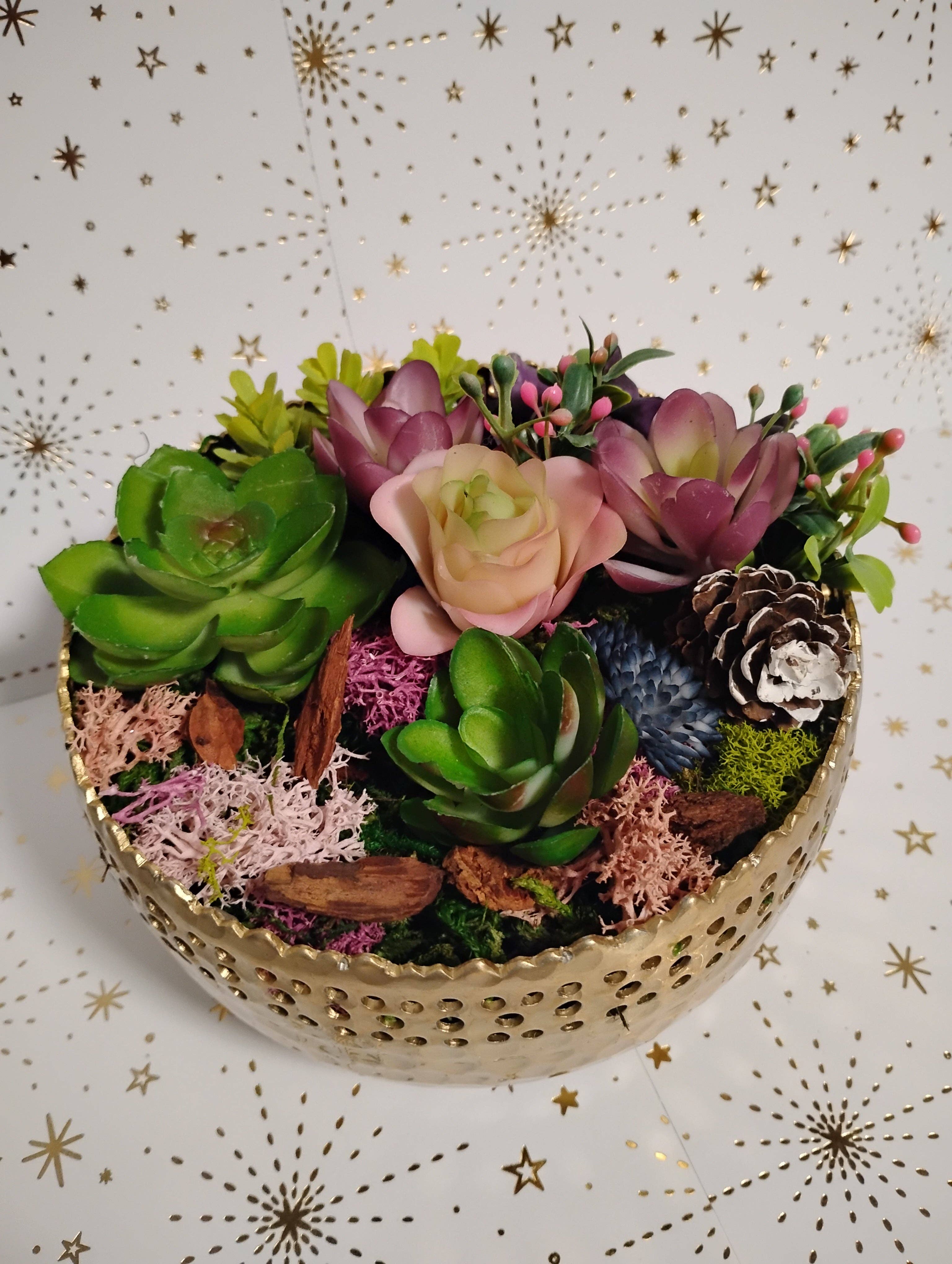 Ethereal Elements CT - Venta al por mayor Velas de diseño llamativo - Jardín de Suculentas en Cuenco de Metal Dorado Vela de Soja Lluvias de Abril7