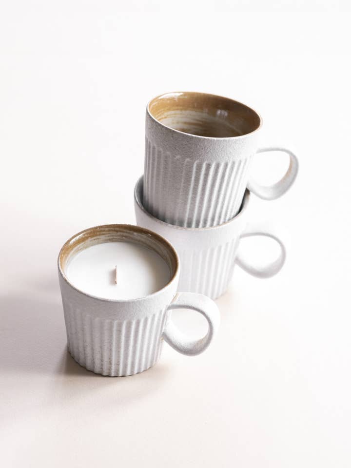 Vela de soja en taza - Manteca de cacao y ciruela para venta al por mayor de UpSimply