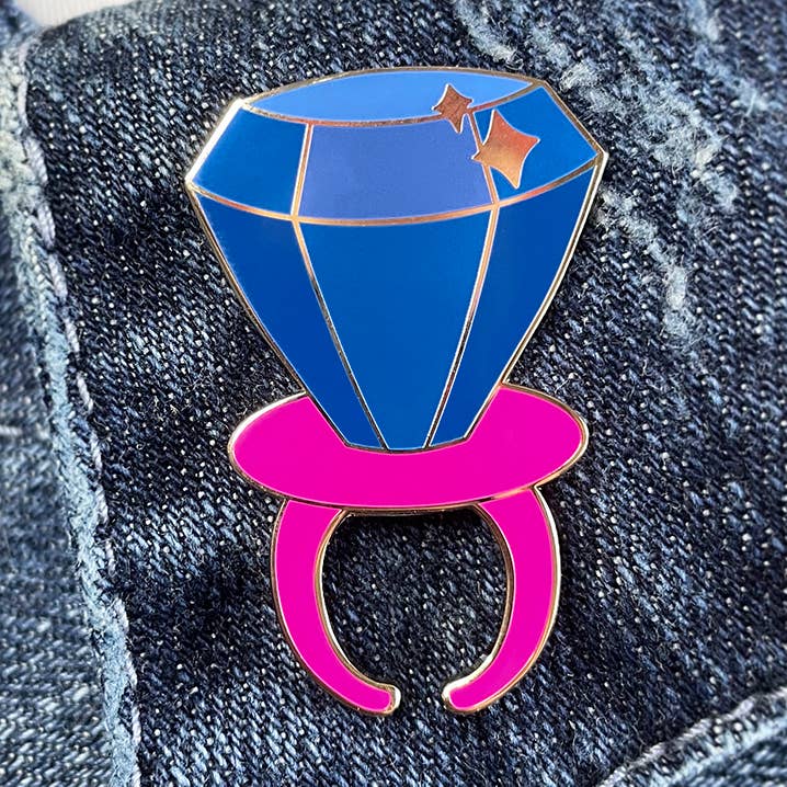 Broche en émail doré Ring Pop Candy pour la vente par Doodles x Steph