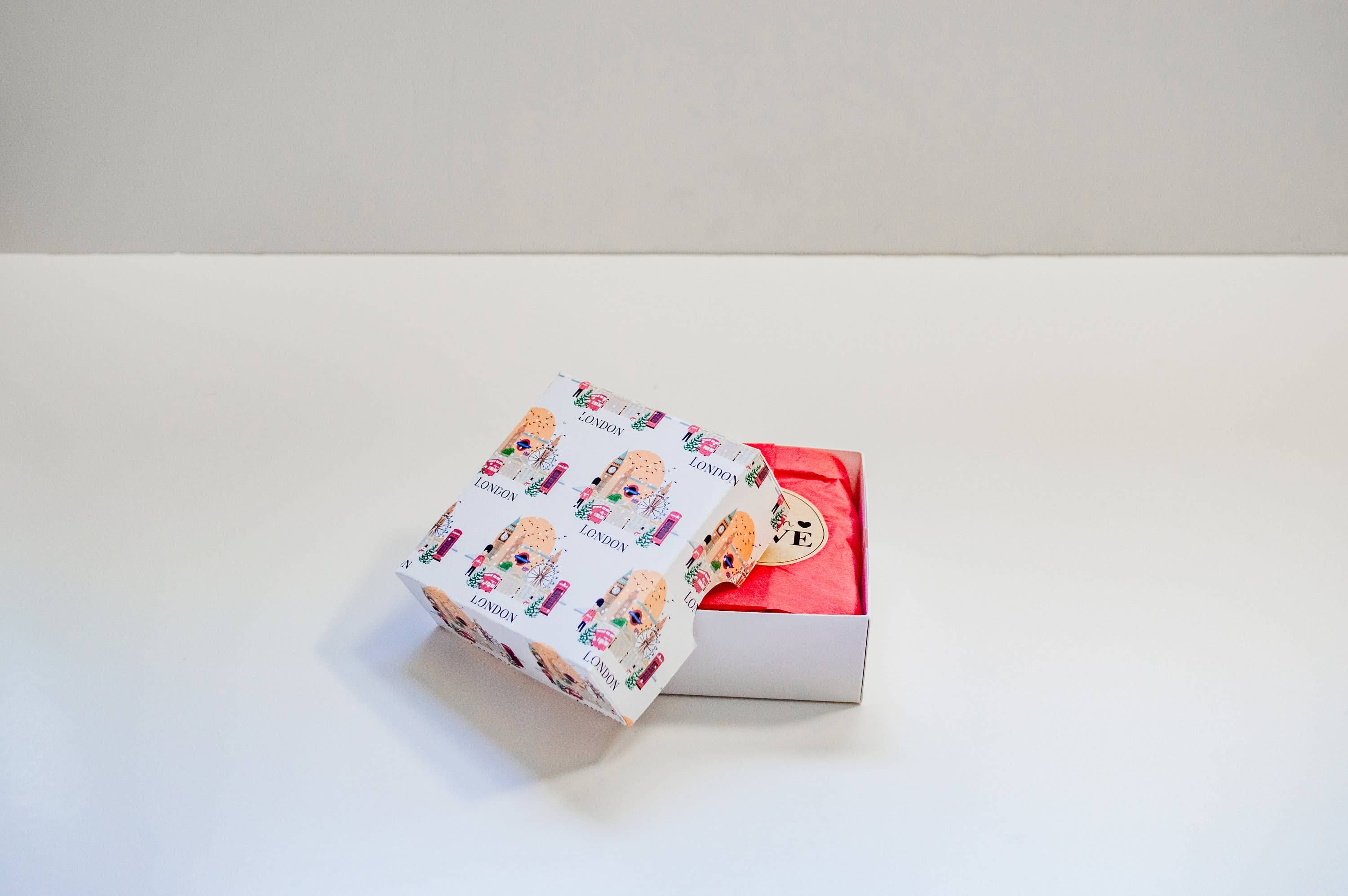 simply blessed shy - Wholesale Gift Box - Travel Themed Illustrated Ornament Gift Boxes2