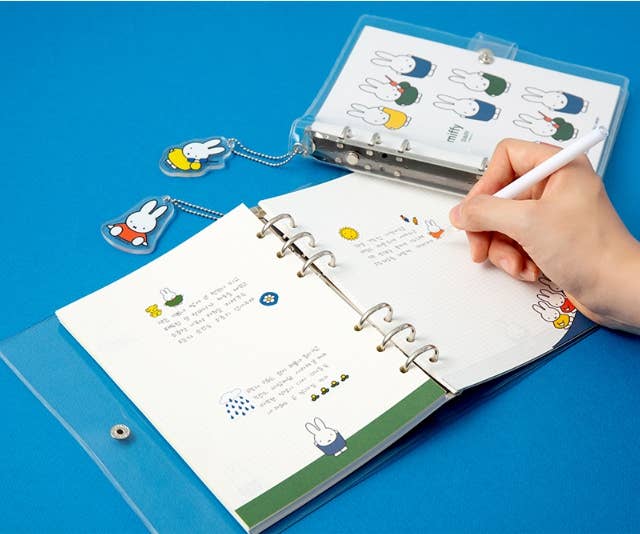 K-Wonderland – Agenda por atacado – Agenda Atualizada Miffy 2026 com porta-chaves, conjunto de autocolantes2