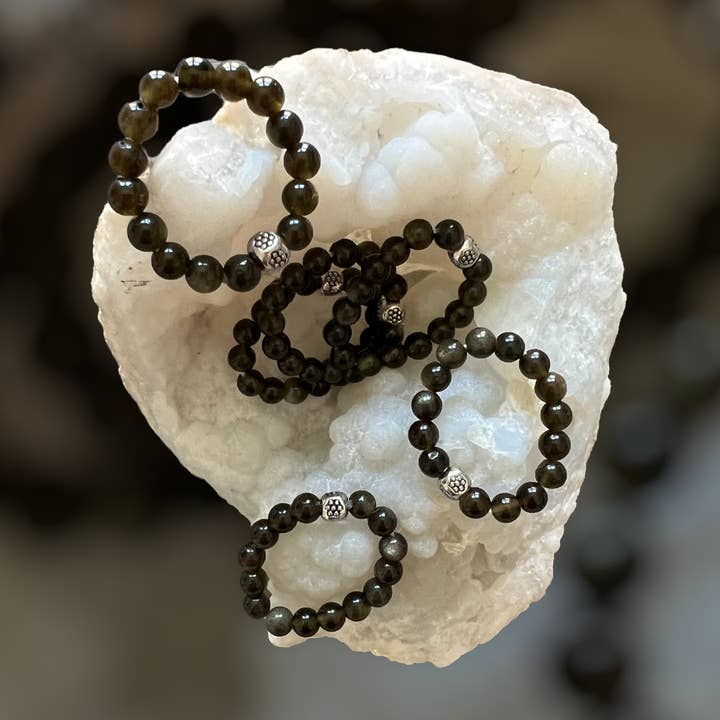 Luna Rae - Venta al por mayor Anillo de banda/apilable - Anillo elástico hecho a mano con obsidiana dorada