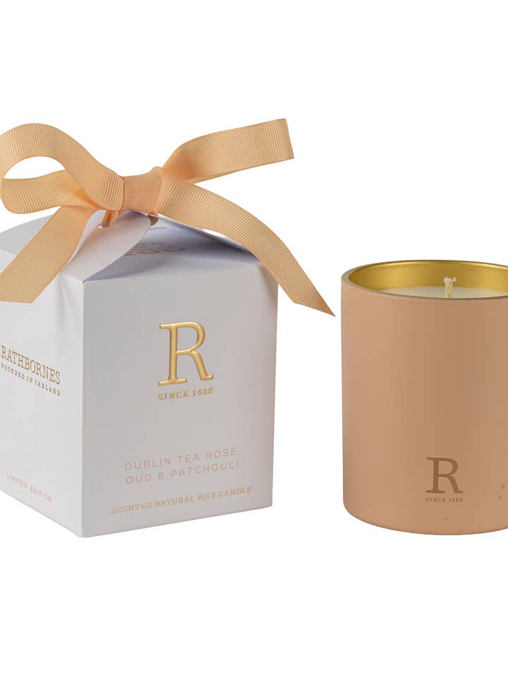 Dublin Tea Rose, Vela de Oud & Patchouli (Nova Edição Limitada) por atacado de Rathbornes 1488