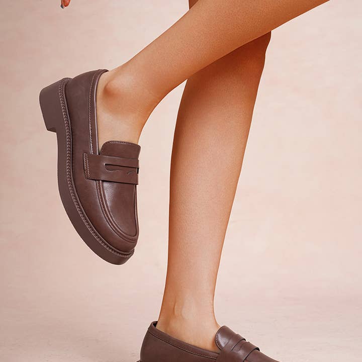 Schlichte Mokassins mit Plateausohle – Minimalistischer & moderner Look und andere Ergebnisse für kleine plattformpedale im Großhandel. Kostenlose Rücksendungen und 60-Tage-Zahlungsziel auf Faire im Trend auf Faire.